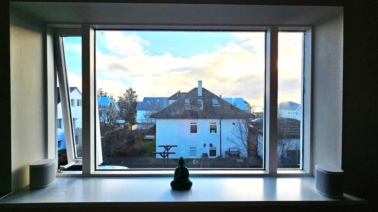 Spacious Nordic In Rvk Apartment