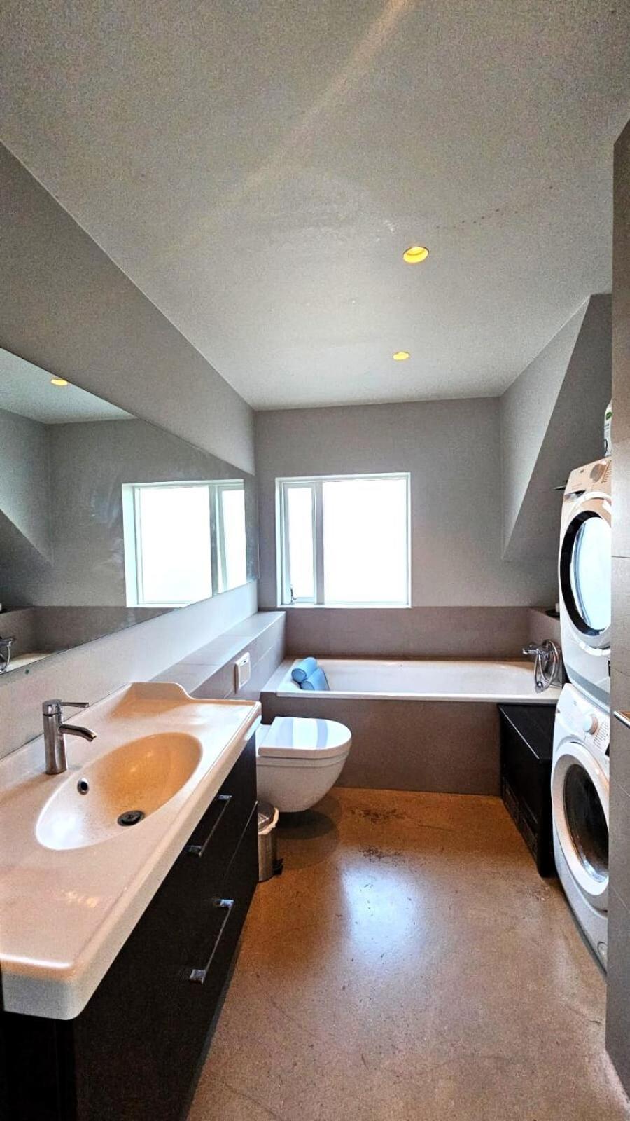 Apartment Spacious Nordic In Rvk